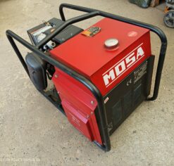 rote-schwarzer MOSA-Generator 10 kW Leistung von vorne