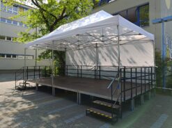 Bütec-Bühne 8x4 Meter mit Falt-Pavillon-Dach